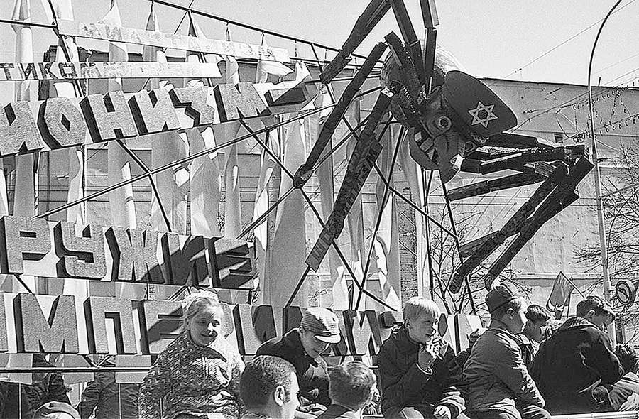 Anti-Zionist display at a 1972 Soviet parade