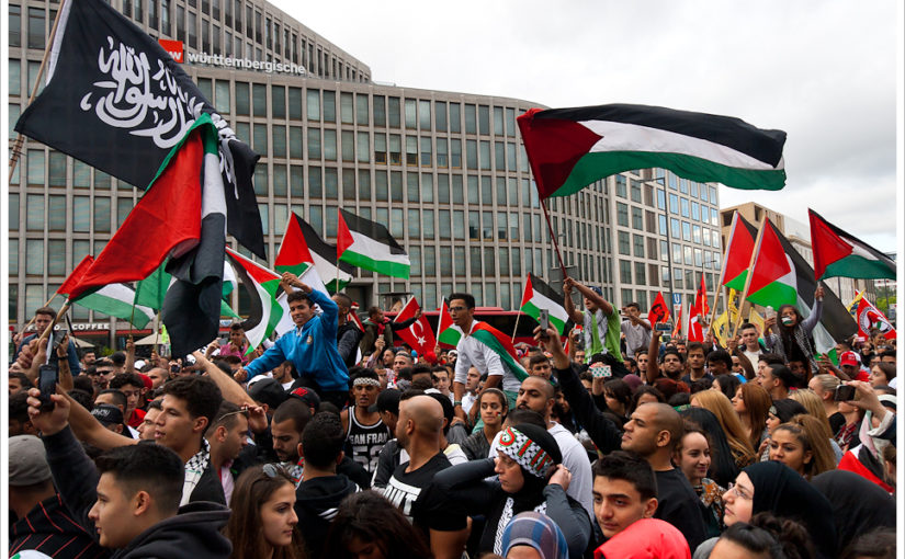 PA and ISIS flags intermingle at rally in Berlin.